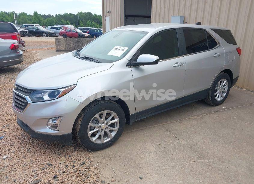 Photo 2 of 2021 Chevrolet Equinox FWD LT (VIN 3GNAXKEV5MS115084)