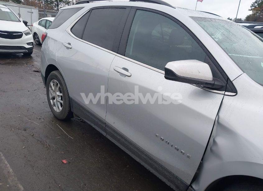 Photo 13 of 2022 Chevrolet Equinox FWD LT (VIN 3GNAXKEV5NL261075)