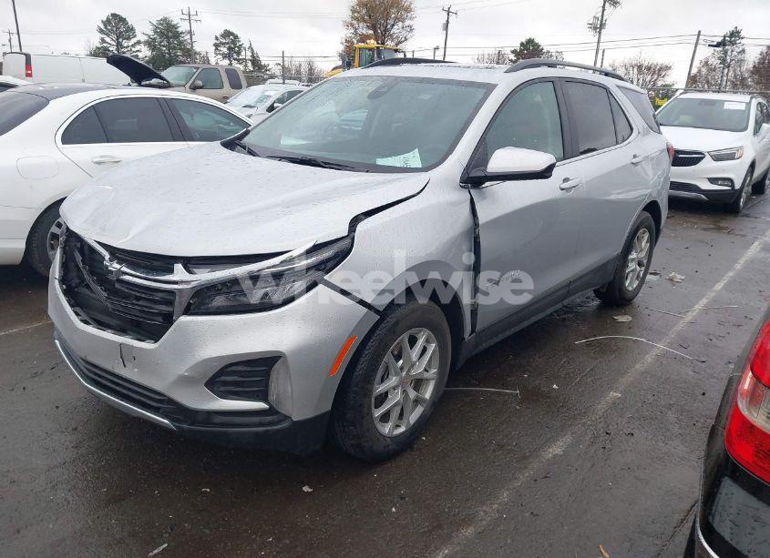 Photo 2 of 2022 Chevrolet Equinox FWD LT (VIN 3GNAXKEV5NL261075)