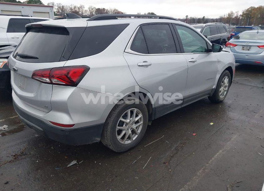 Photo 4 of 2022 Chevrolet Equinox FWD LT (VIN 3GNAXKEV5NL261075)