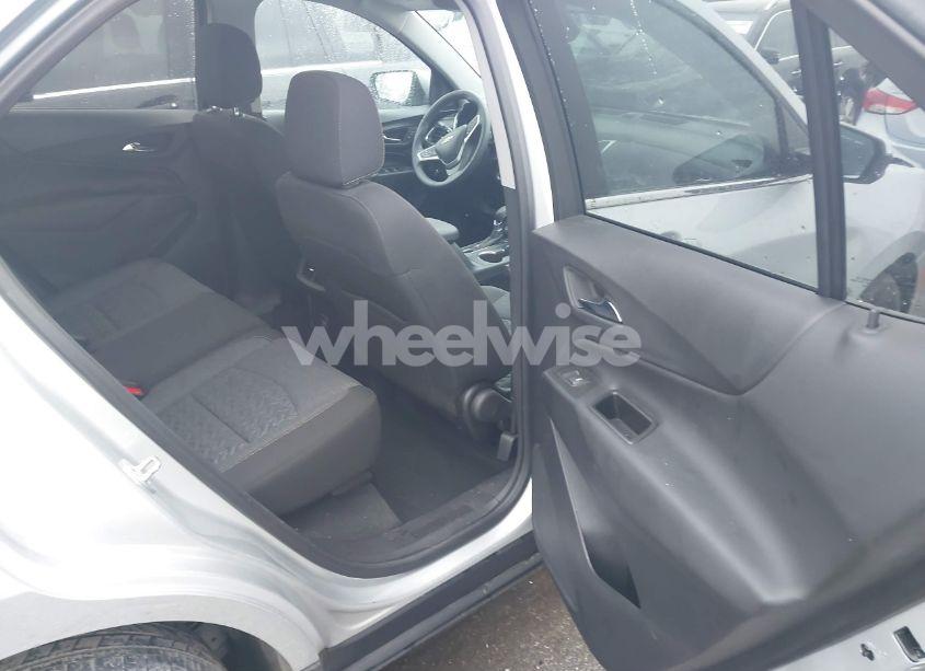 Photo 8 of 2022 Chevrolet Equinox FWD LT (VIN 3GNAXKEV5NL261075)