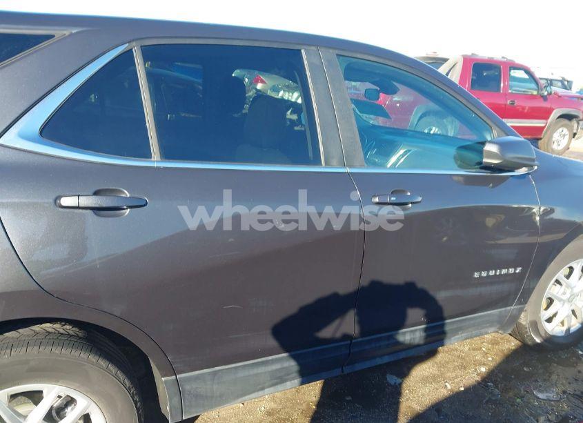 Photo 13 of 2022 Chevrolet Equinox FWD LT (VIN 3GNAXKEV5NS196069)