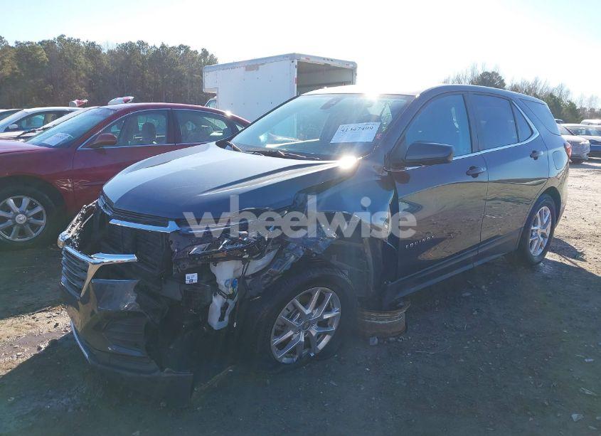 Photo 2 of 2022 Chevrolet Equinox FWD LT (VIN 3GNAXKEV5NS196069)