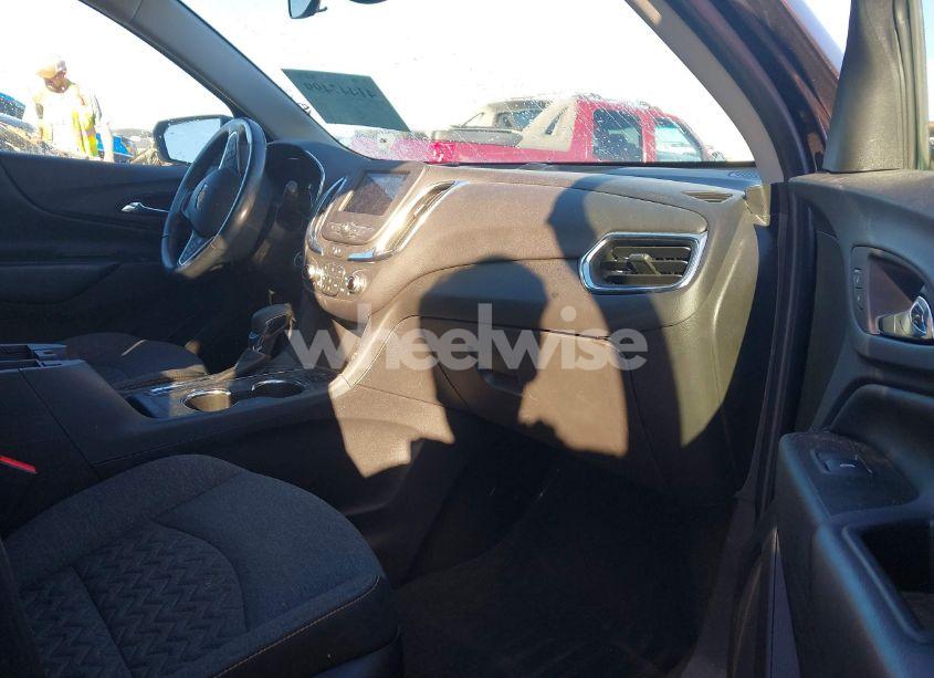 Photo 5 of 2022 Chevrolet Equinox FWD LT (VIN 3GNAXKEV5NS196069)