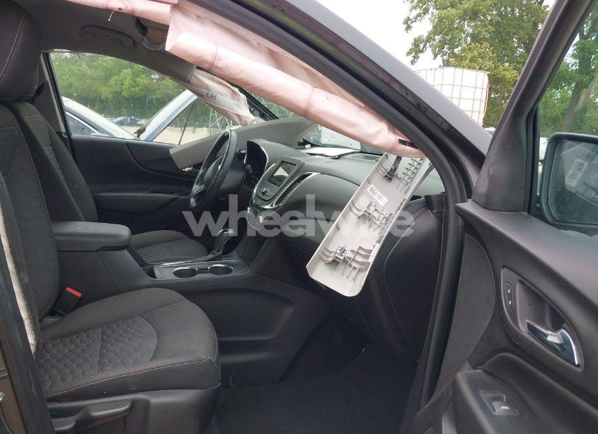 Photo 5 of 2019 Chevrolet Equinox LT (VIN 3GNAXKEV6KS574718)