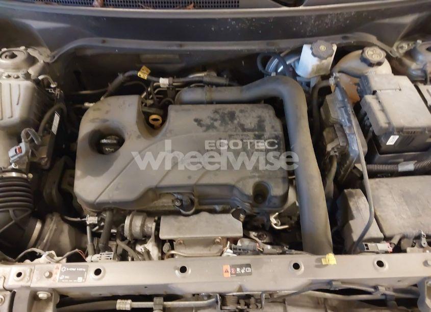 Photo 10 of 2019 Chevrolet Equinox LT (VIN 3GNAXKEV6KS586786)