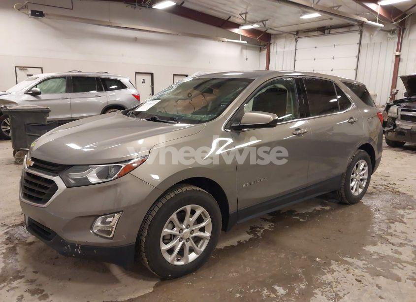 Photo 2 of 2019 Chevrolet Equinox LT (VIN 3GNAXKEV6KS586786)