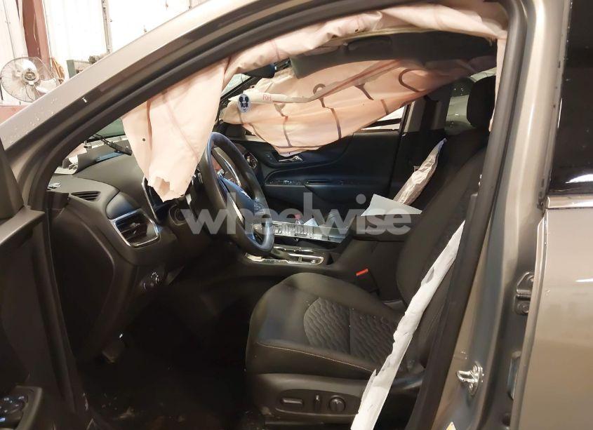 Photo 5 of 2019 Chevrolet Equinox LT (VIN 3GNAXKEV6KS586786)