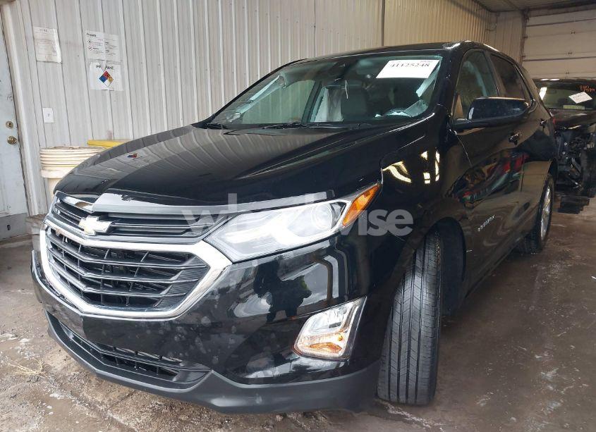 Photo 2 of 2021 Chevrolet Equinox FWD LT (VIN 3GNAXKEV6ML337661)
