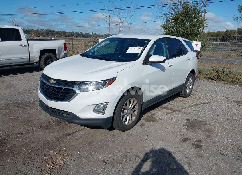 Photo 2 of 2021 Chevrolet Equinox FWD LT (VIN 3GNAXKEV6MS103137)