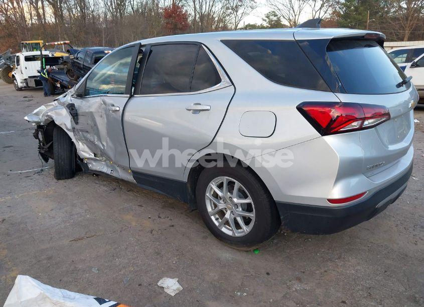 Photo 3 of 2022 Chevrolet Equinox FWD LT (VIN 3GNAXKEV6NL110780)
