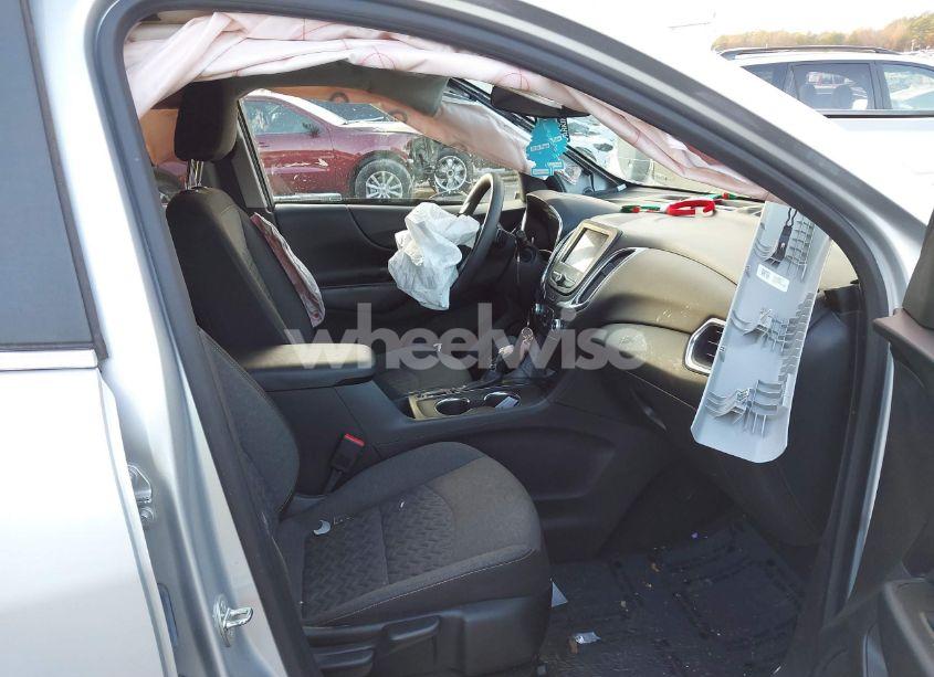 Photo 5 of 2022 Chevrolet Equinox FWD LT (VIN 3GNAXKEV6NL110780)