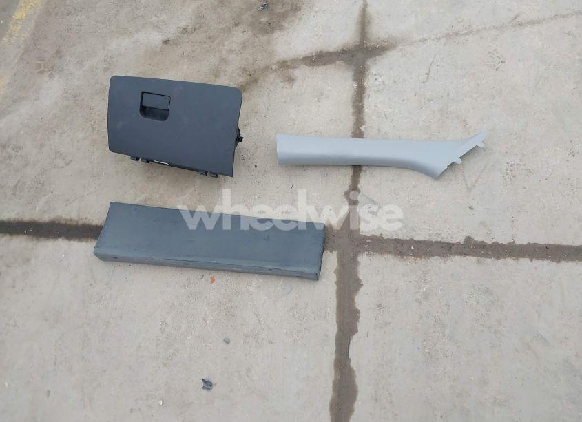 Photo 12 of 2022 Chevrolet Equinox FWD LT (VIN 3GNAXKEV6NL198035)