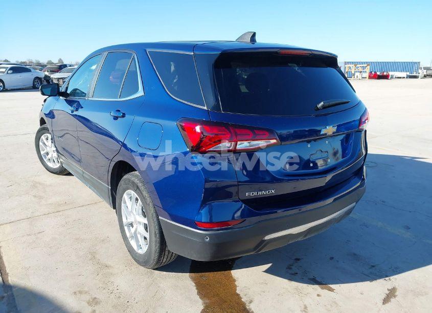 Photo 3 of 2022 Chevrolet Equinox FWD LT (VIN 3GNAXKEV6NL198035)