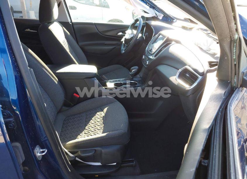 Photo 5 of 2022 Chevrolet Equinox FWD LT (VIN 3GNAXKEV6NL198035)