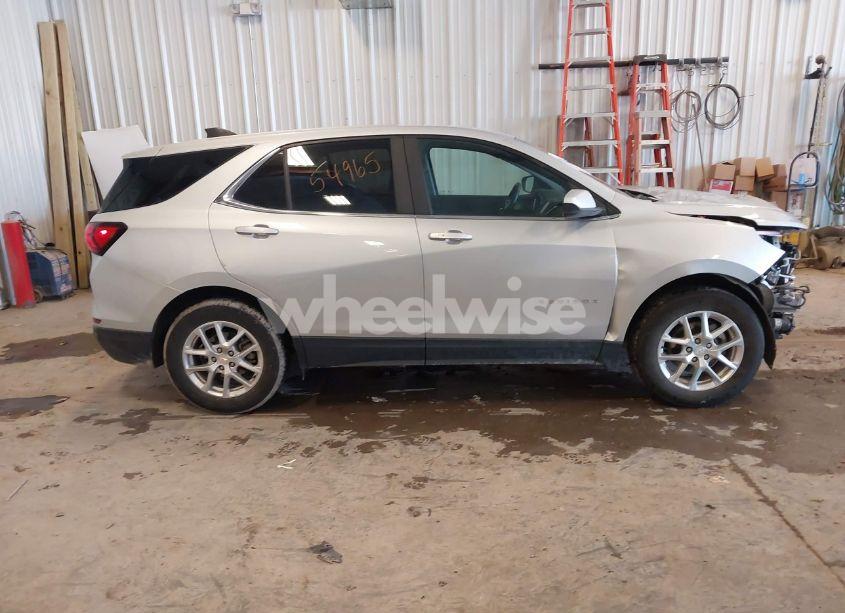 Photo 13 of 2022 Chevrolet Equinox FWD LT (VIN 3GNAXKEV6NL230966)