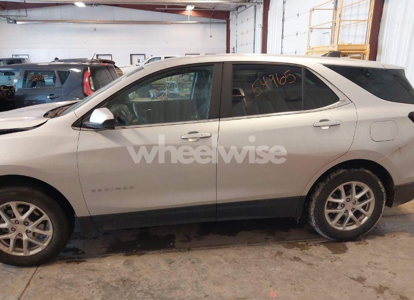 Photo 14 of 2022 Chevrolet Equinox FWD LT (VIN 3GNAXKEV6NL230966)