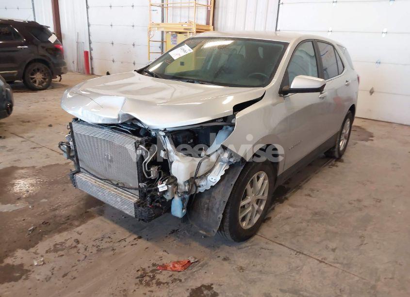 Photo 2 of 2022 Chevrolet Equinox FWD LT (VIN 3GNAXKEV6NL230966)