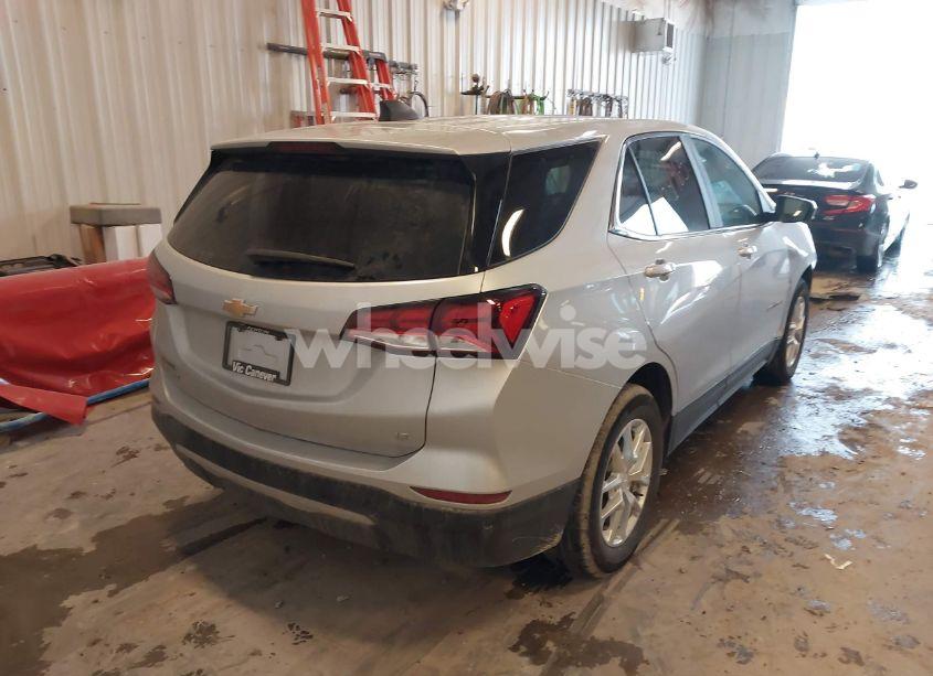 Photo 4 of 2022 Chevrolet Equinox FWD LT (VIN 3GNAXKEV6NL230966)