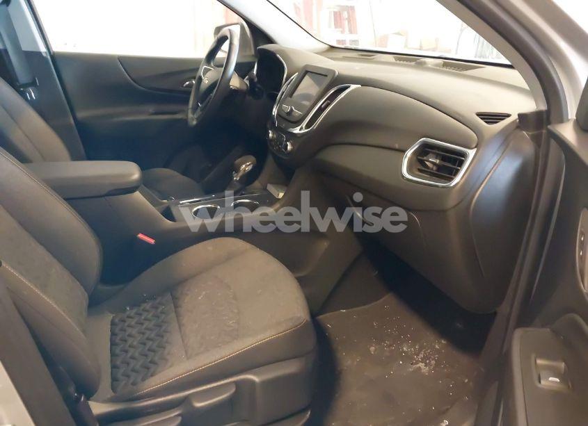 Photo 5 of 2022 Chevrolet Equinox FWD LT (VIN 3GNAXKEV6NL230966)