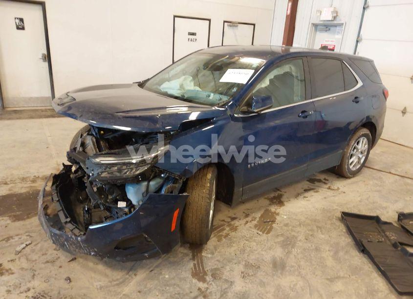 Photo 2 of 2022 Chevrolet Equinox FWD LT (VIN 3GNAXKEV6NL282839)