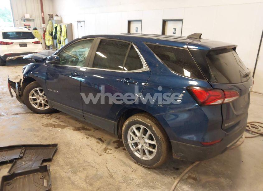 Photo 3 of 2022 Chevrolet Equinox FWD LT (VIN 3GNAXKEV6NL282839)