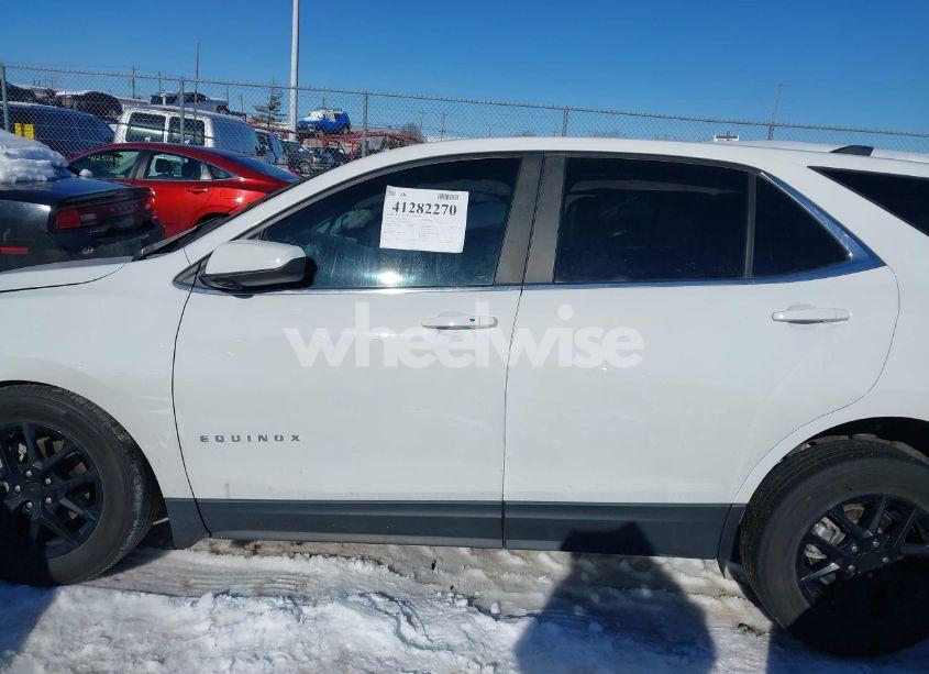 Photo 15 of 2022 Chevrolet Equinox FWD LT (VIN 3GNAXKEV6NS103124)