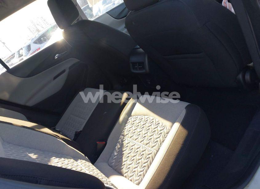 Photo 8 of 2022 Chevrolet Equinox FWD LT (VIN 3GNAXKEV6NS103124)