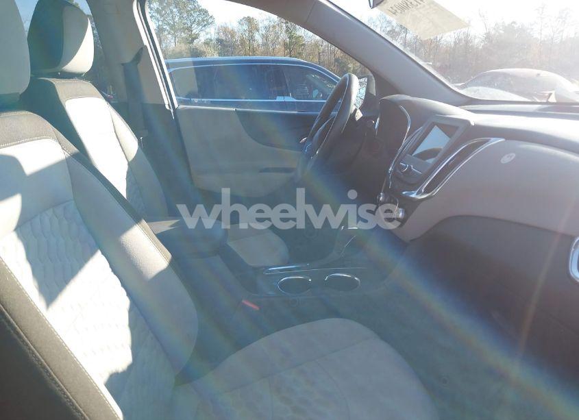 Photo 5 of 2019 Chevrolet Equinox LT (VIN 3GNAXKEV7KS515029)