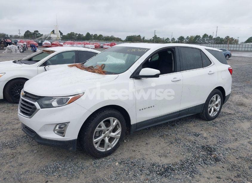 Photo 2 of 2019 Chevrolet Equinox LT (VIN 3GNAXKEV7KS671622)
