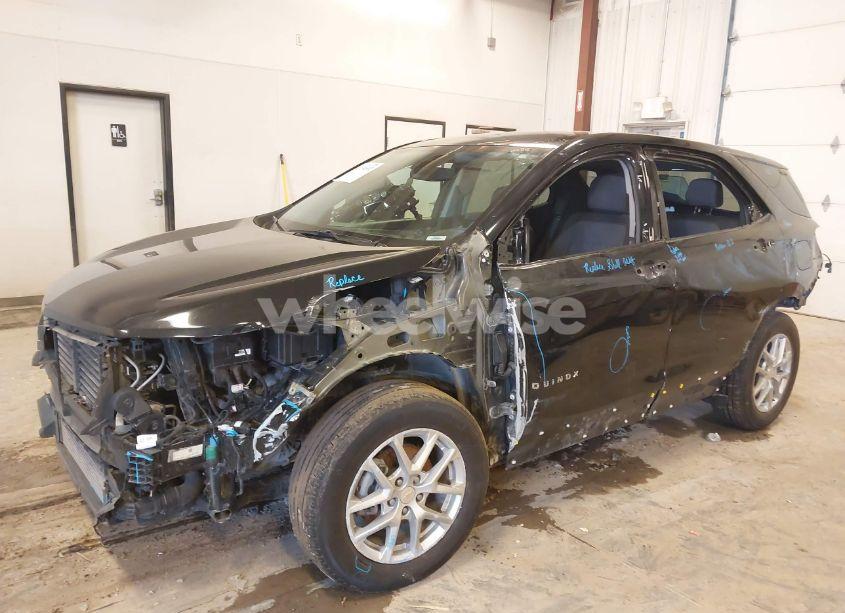 Photo 2 of 2022 Chevrolet Equinox FWD LT (VIN 3GNAXKEV7NL105538)