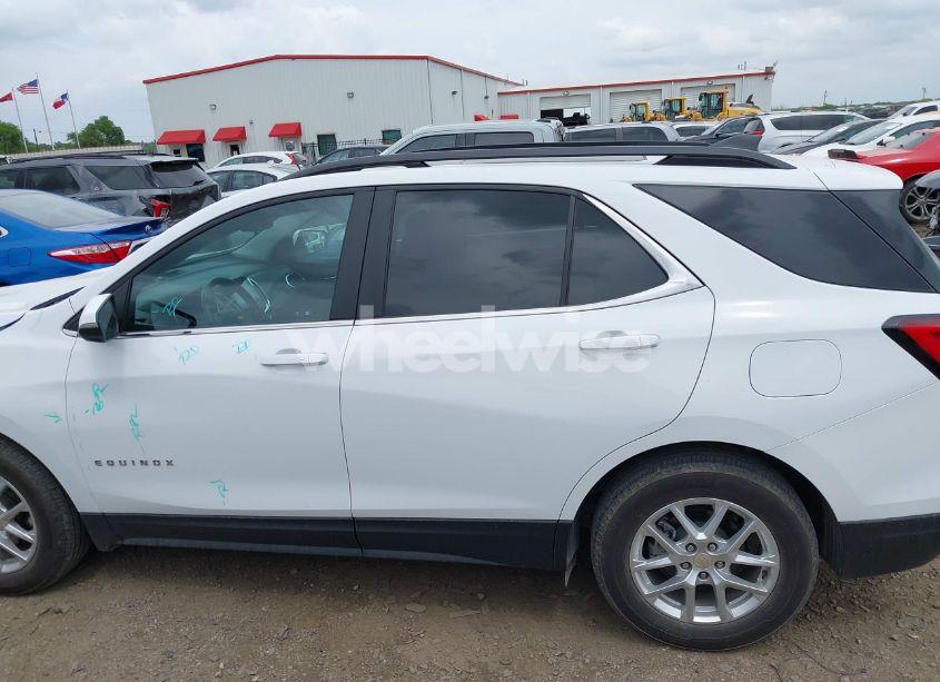 Photo 15 of 2022 Chevrolet Equinox FWD LT (VIN 3GNAXKEV7NL242902)