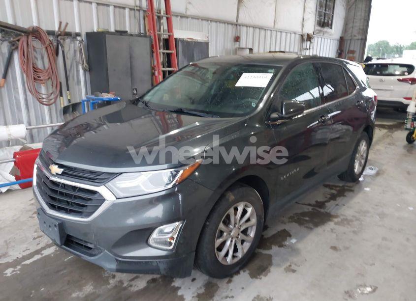 Photo 2 of 2019 Chevrolet Equinox LT (VIN 3GNAXKEV8KS563512)