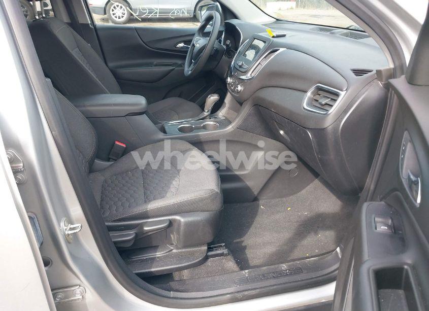 Photo 5 of 2019 Chevrolet Equinox LT (VIN 3GNAXKEV8KS572808)