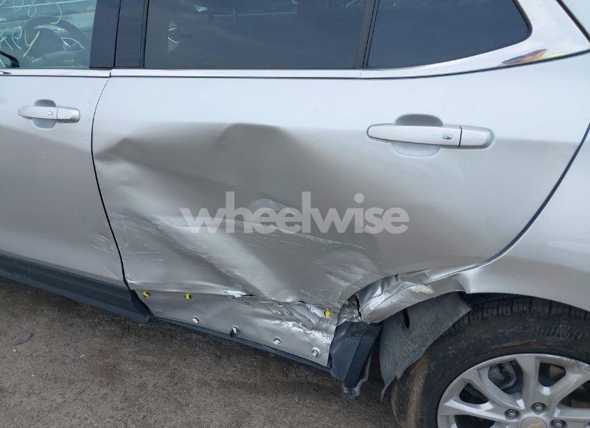 Photo 6 of 2019 Chevrolet Equinox LT (VIN 3GNAXKEV8KS572808)