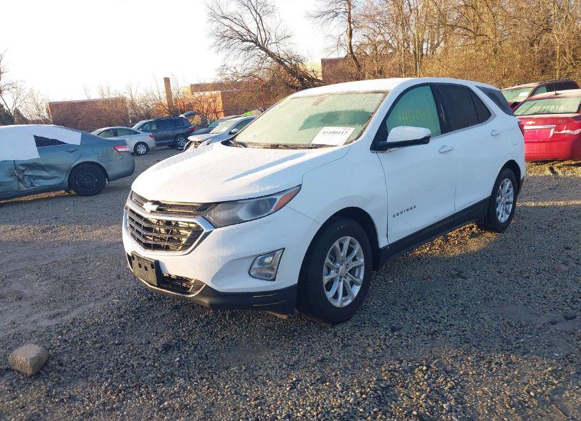 Photo 2 of 2019 Chevrolet Equinox LT (VIN 3GNAXKEV8KS668275)