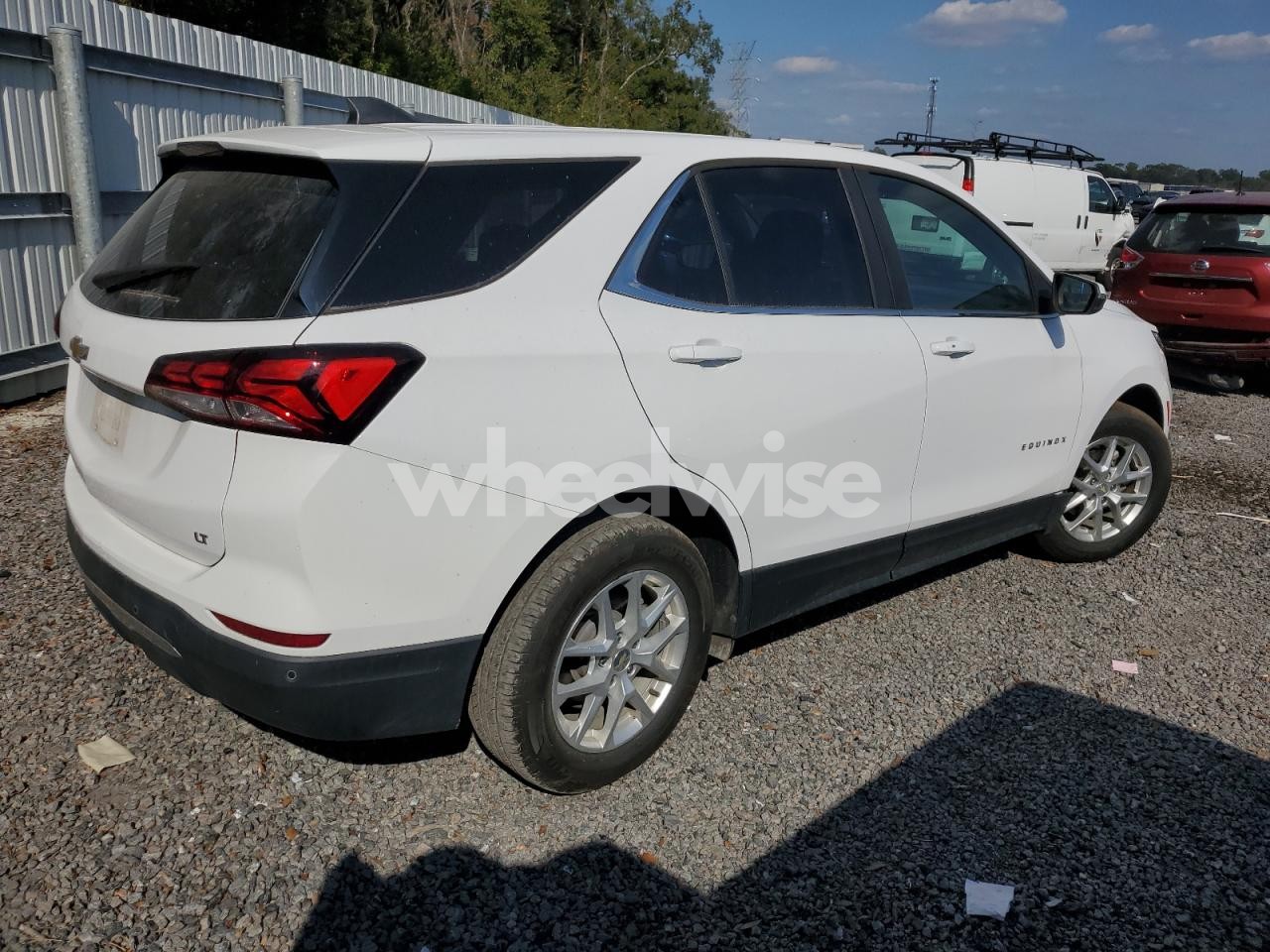 Photo 3 of 2022 CHEVROLET EQUINOX LT (VIN 3GNAXKEV8NL103944)