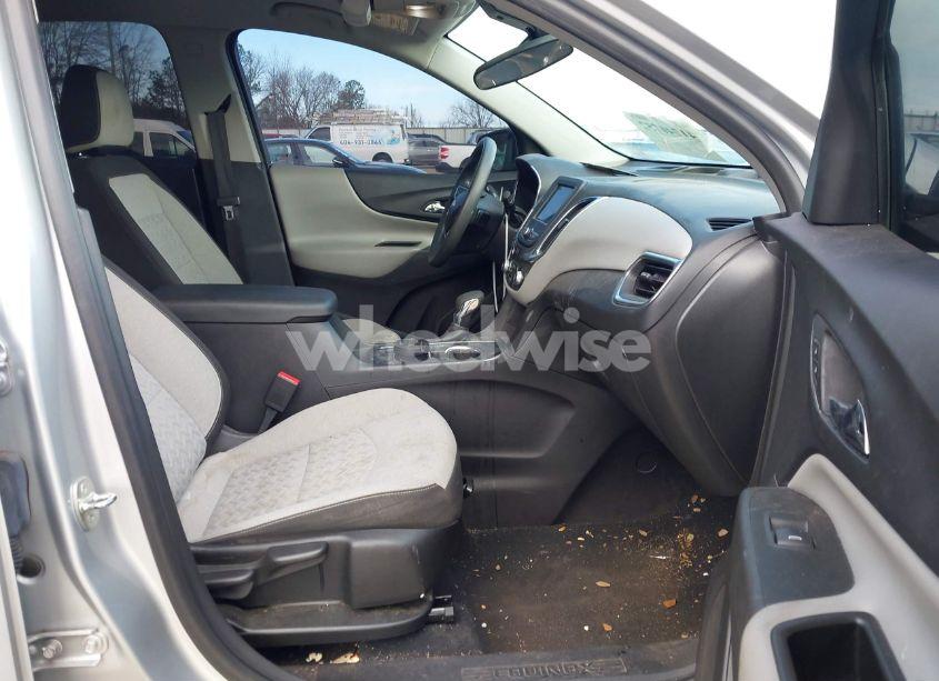 Photo 5 of 2022 Chevrolet Equinox FWD LT (VIN 3GNAXKEV8NL146079)