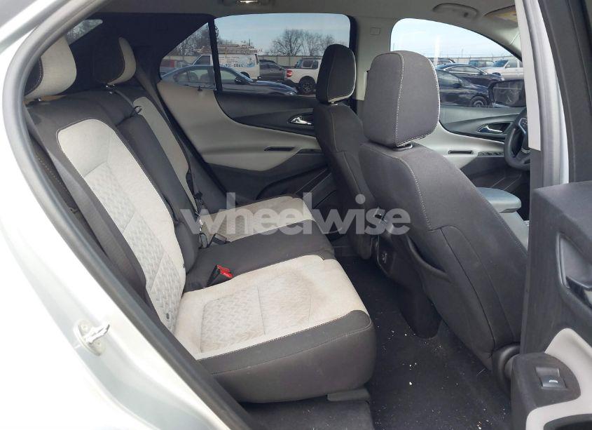 Photo 8 of 2022 Chevrolet Equinox FWD LT (VIN 3GNAXKEV8NL146079)
