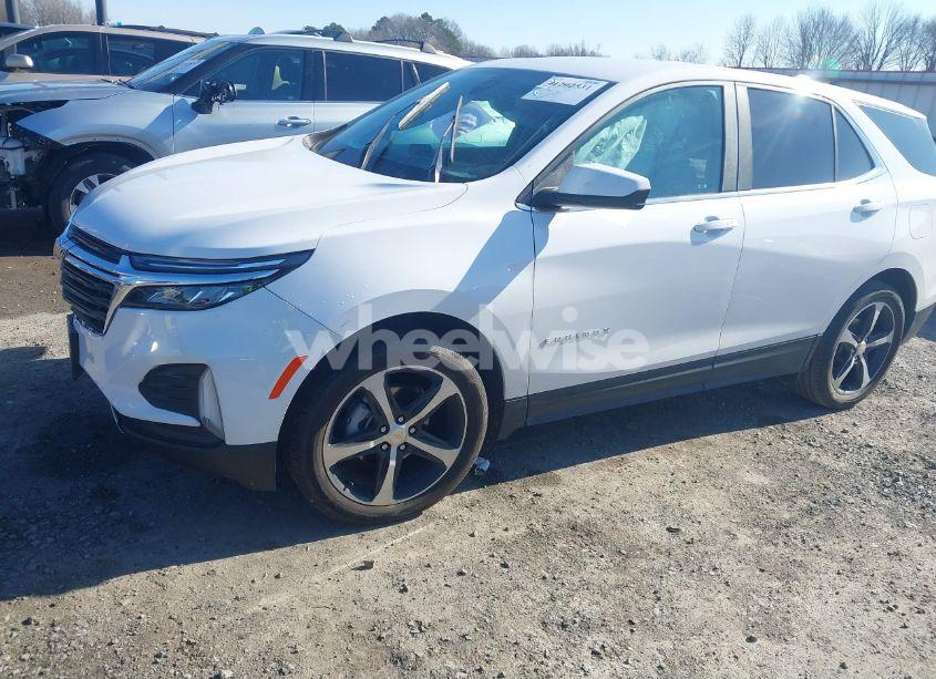 Photo 2 of 2022 Chevrolet Equinox FWD LT (VIN 3GNAXKEV8NL163044)