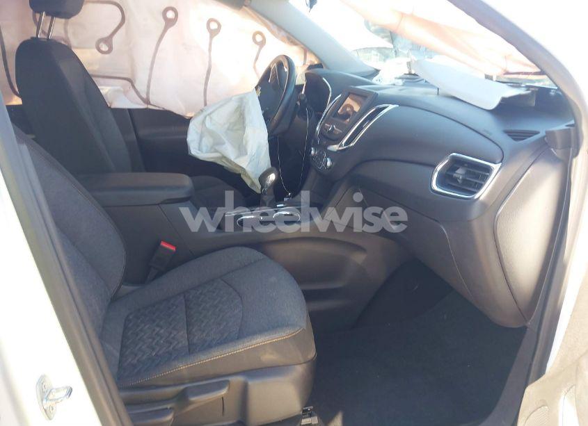 Photo 5 of 2022 Chevrolet Equinox FWD LT (VIN 3GNAXKEV8NL163044)