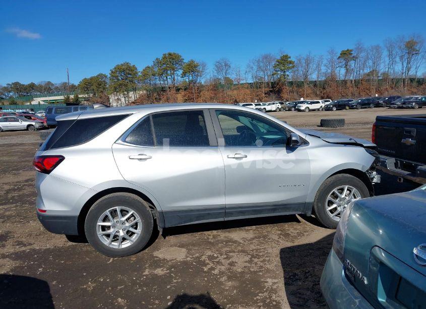 Photo 13 of 2022 Chevrolet Equinox FWD LT (VIN 3GNAXKEV8NL180586)
