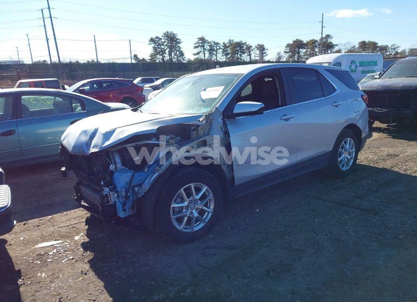 Photo 2 of 2022 Chevrolet Equinox FWD LT (VIN 3GNAXKEV8NL180586)