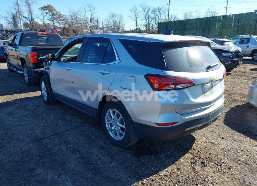 Photo 3 of 2022 Chevrolet Equinox FWD LT (VIN 3GNAXKEV8NL180586)