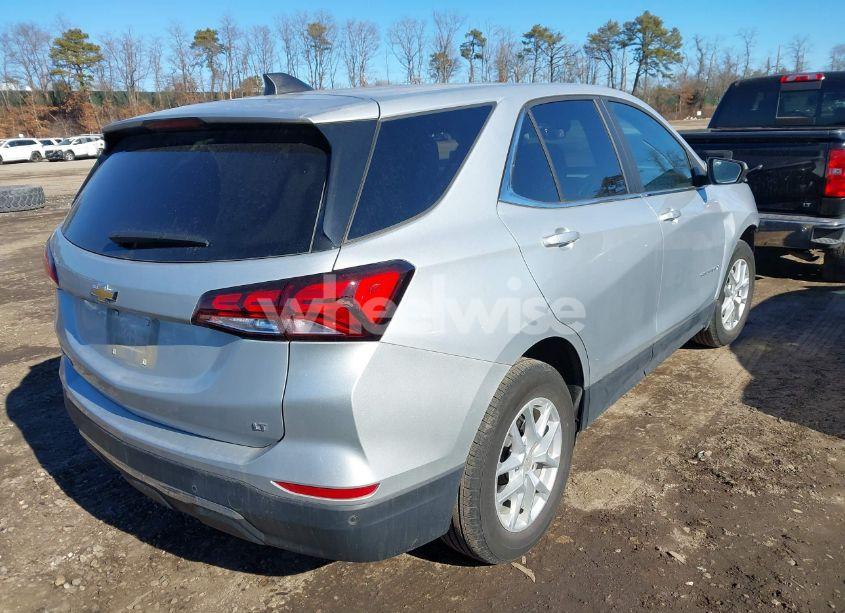 Photo 4 of 2022 Chevrolet Equinox FWD LT (VIN 3GNAXKEV8NL180586)