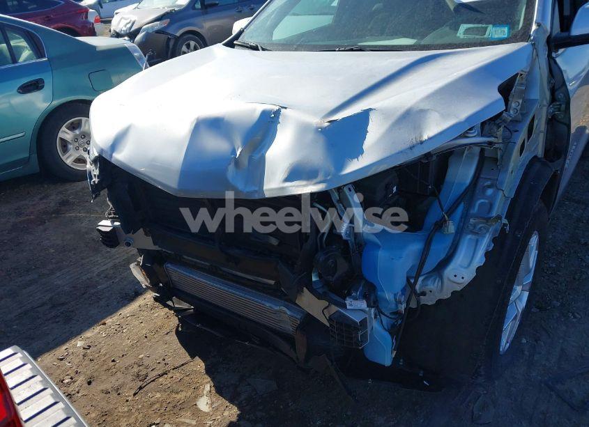 Photo 6 of 2022 Chevrolet Equinox FWD LT (VIN 3GNAXKEV8NL180586)