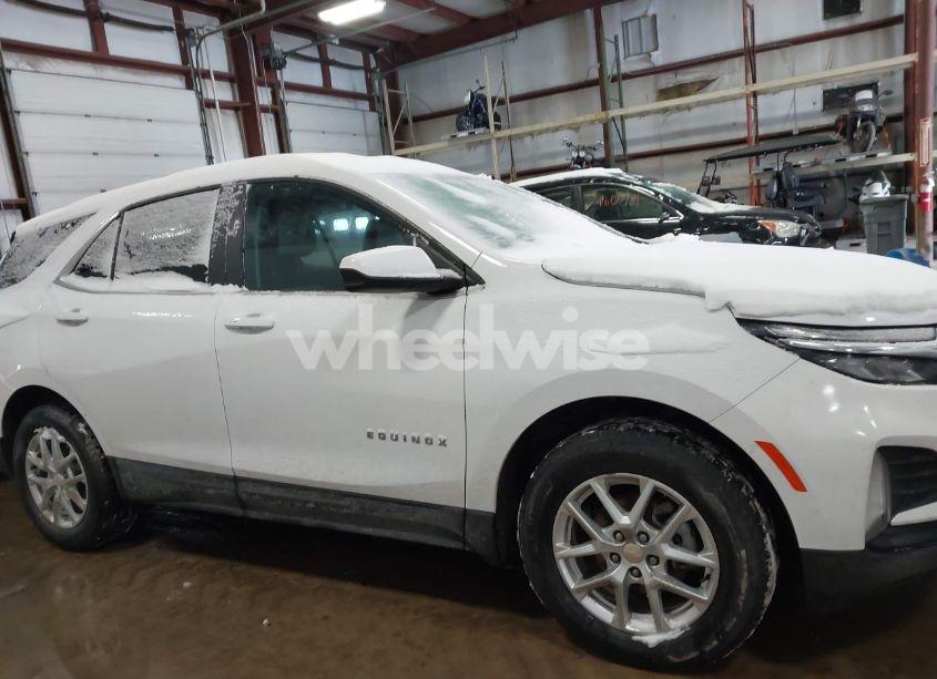 Photo 13 of 2022 Chevrolet Equinox FWD LT (VIN 3GNAXKEV8NL190907)