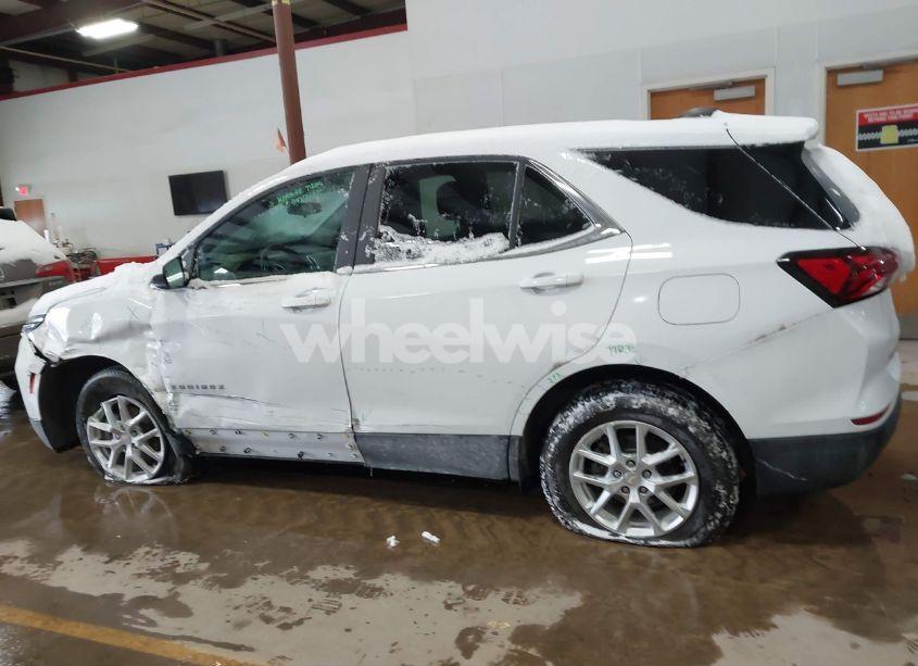 Photo 14 of 2022 Chevrolet Equinox FWD LT (VIN 3GNAXKEV8NL190907)