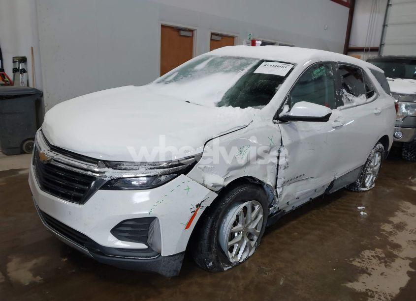 Photo 2 of 2022 Chevrolet Equinox FWD LT (VIN 3GNAXKEV8NL190907)