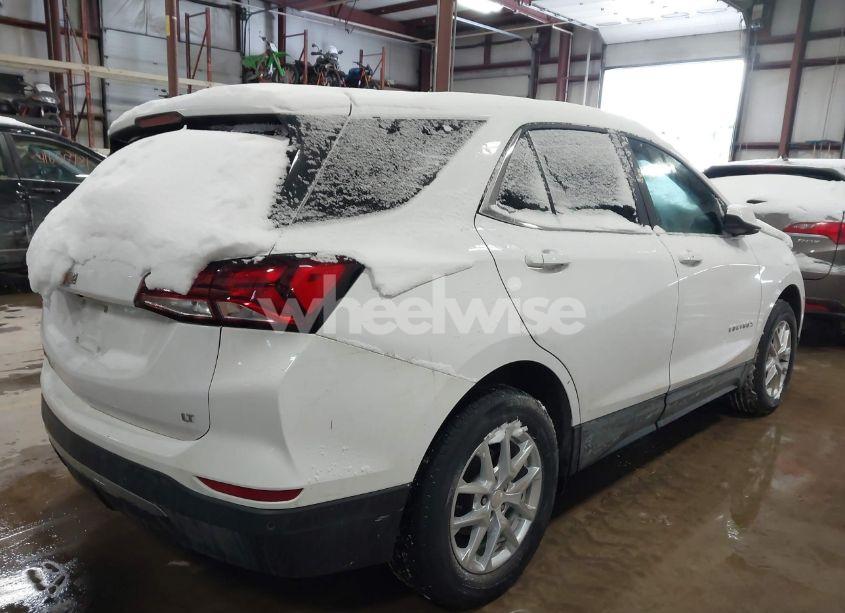 Photo 4 of 2022 Chevrolet Equinox FWD LT (VIN 3GNAXKEV8NL190907)